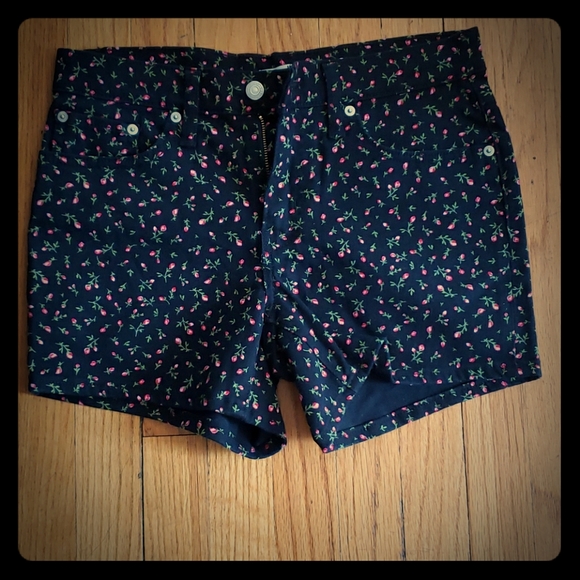 Levi's Pants - Levi's rose jean shorts